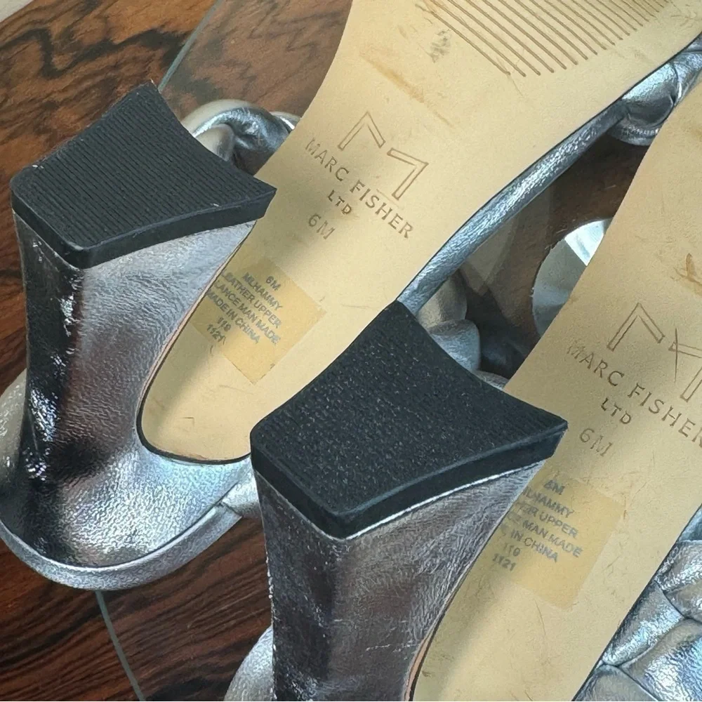 Marc Fisher LTD Hammy Sandal - silver - size 6 - Picture 15 of 16